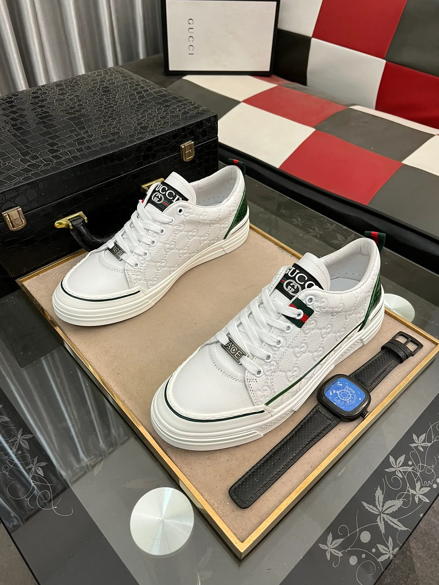 Men's shoes💰400⌚️⌚️[GUCCI] Gucci men's casual shoes are absolutely popular🔥The ultimate matching item for trendy men! The charm of super texture is irresistible, the main recommendation, the flower leather color is bright! The upper is made of high-quality cowhide + brand printed fabric, sheepskin feet, wear-resistant rubber sole, noble and elegant! Extremely comfortable🎁🎁You can be as handsome as you want💪 38-442⃣️colors available
